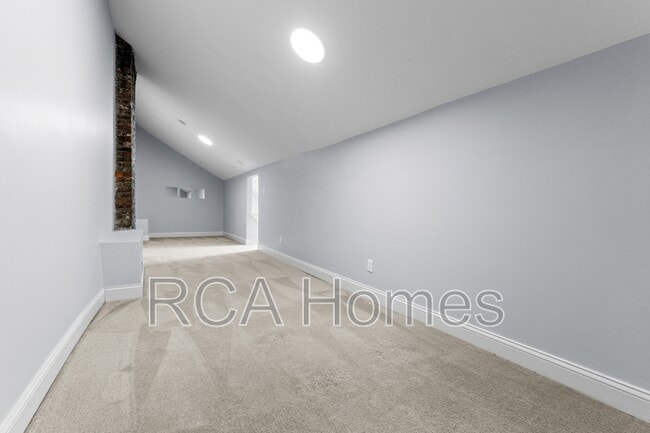 Building Photo - 613 E New York St