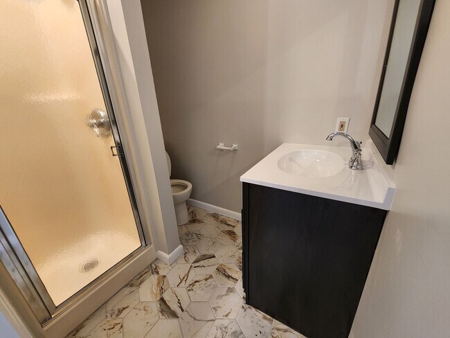 Building Photo - Remodeled  Nashville home with spacious fe...