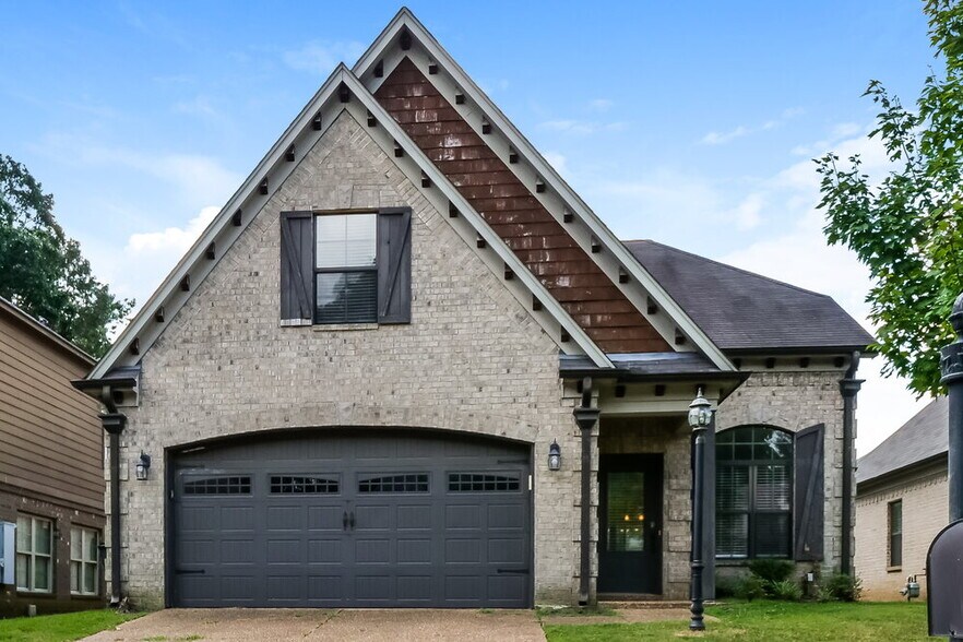 Primary Photo - 450 Garden Springs Dr