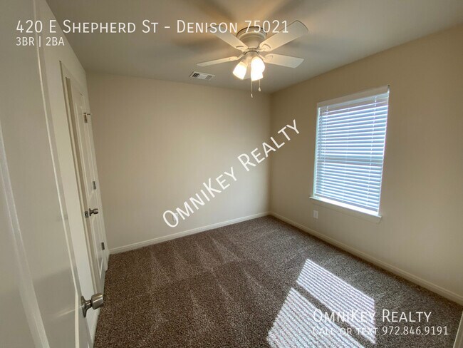 Building Photo - 420 E Shepherd St