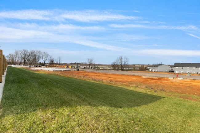 Building Photo - Beautiful townhome in Clarksville!