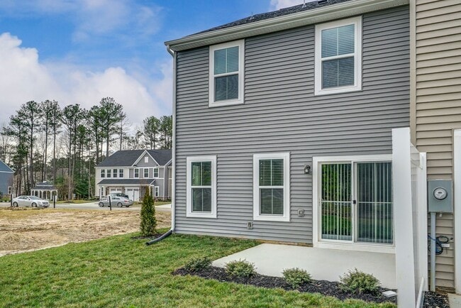 Building Photo - Wonderful townhome