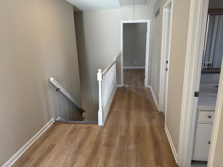 Building Photo - 865 Spalding Dr