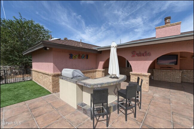 Building Photo - 6412 Via Aventura Dr