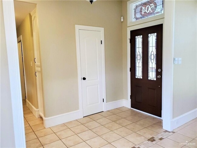 Building Photo - 16 Wisteria Ave