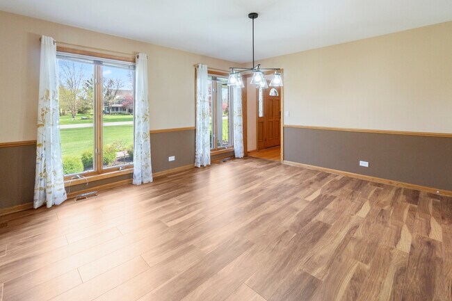 Building Photo - 2208 Crystal Cir