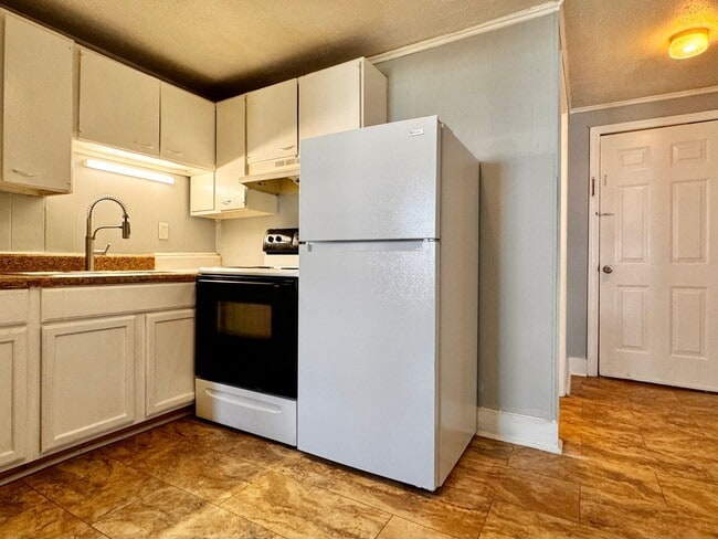 Building Photo - 1506 6th St SE