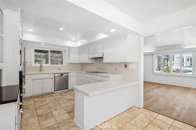 Building Photo - 121 Onyx Ave