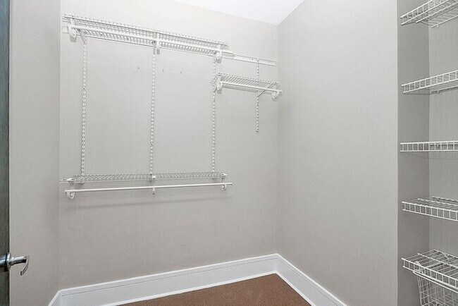 Building Photo - Industrial Corner 2BD/2BA Condo at Steelhaus in Plaza Midwood!