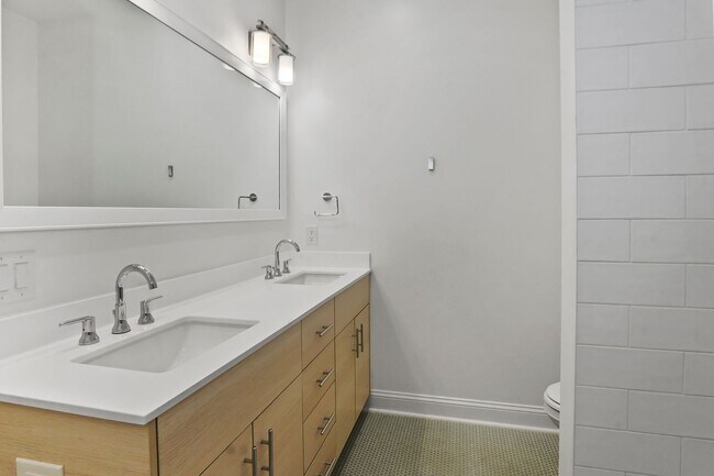 Building Photo - Pool/ Waterfront/ Custom Home in Waterways!