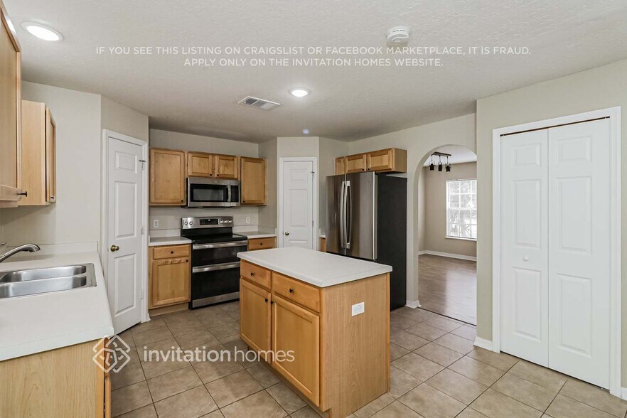 Building Photo - 17038 Torvest Ct