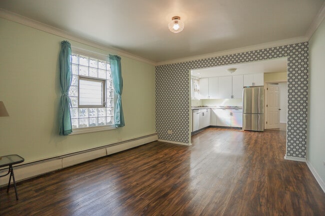 Building Photo - 3300 N Kildare Ave