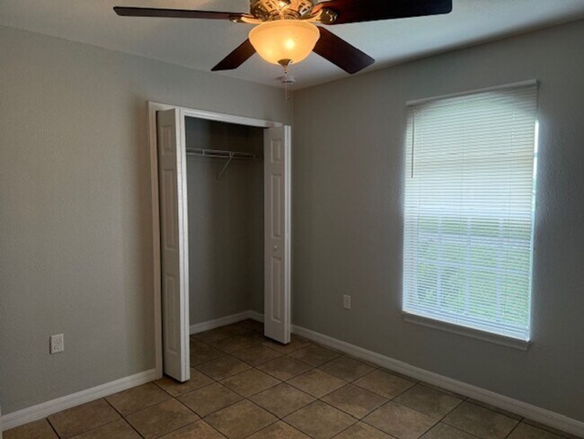 Building Photo - Spacious 3 Bed / 2 Bath Home in the Heart ...