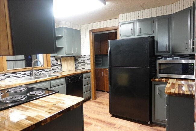 Building Photo - 304 Massachusetts Ave