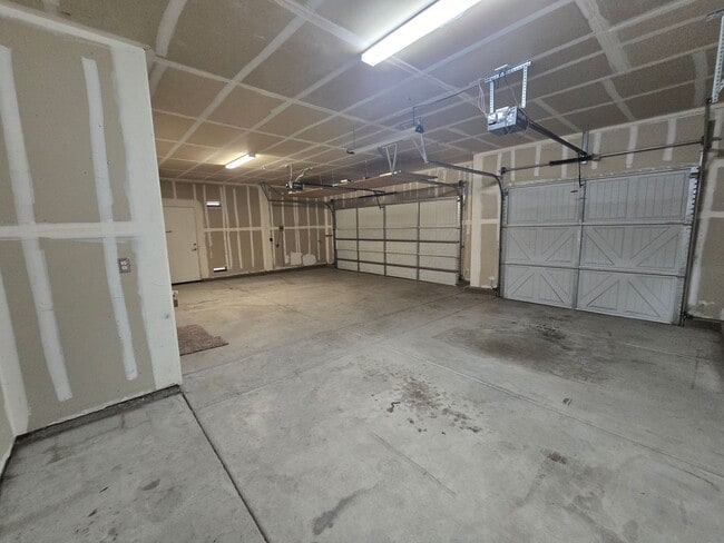 Building Photo - 2036 De La Guerra Way