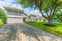 Building Photo - 15243 Peachmeadow Ln