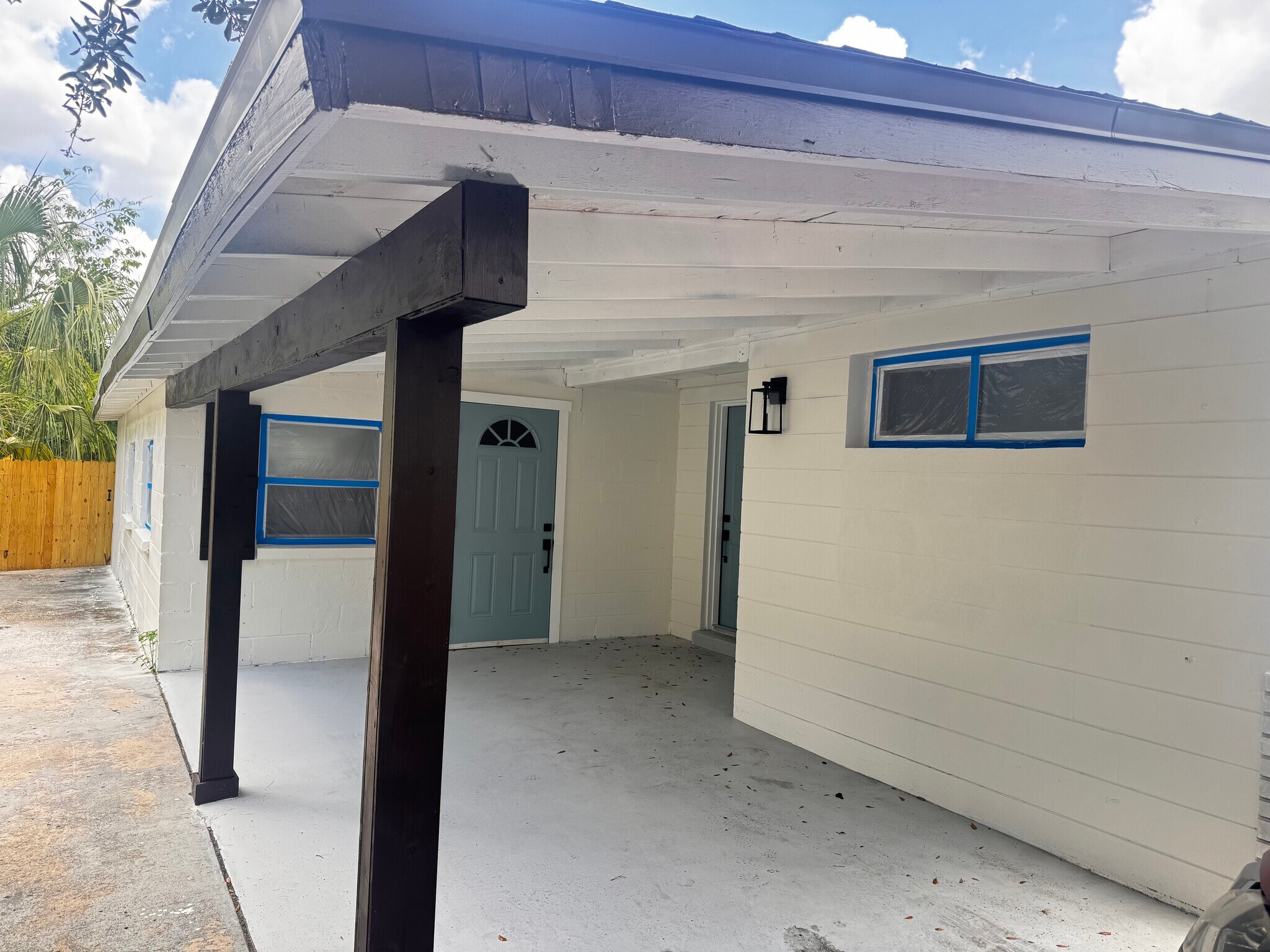 Building Photo - 3205 E Shadowlawn Ave