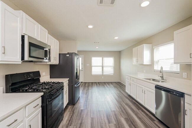 Building Photo - 8005 Wayside Village Way