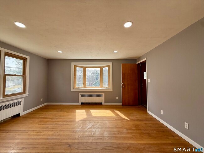 Building Photo - 37 Alexander Ave