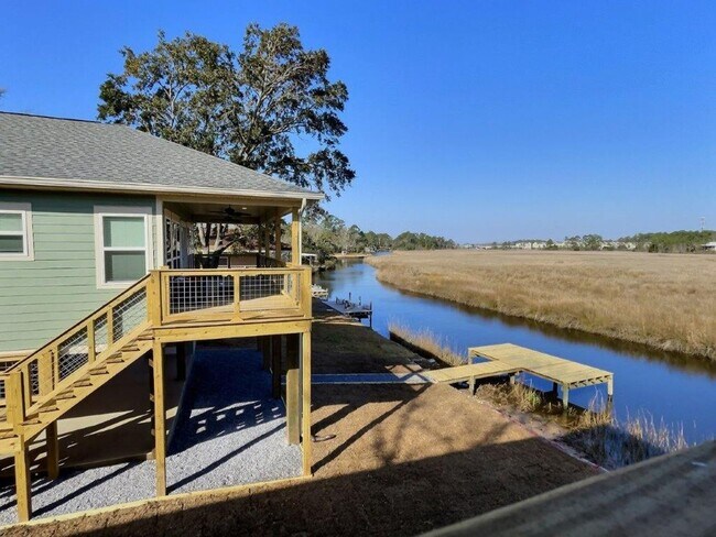 Building Photo - Fully furnished 2-bedroom house on the bayou!