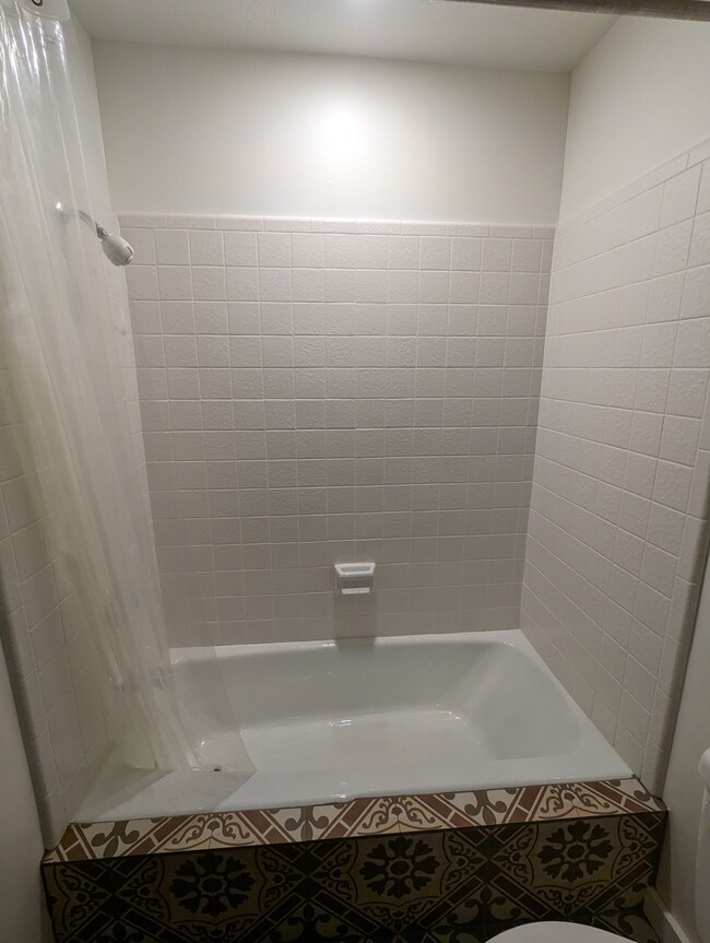 Hall Bath - 1644 E 800 S