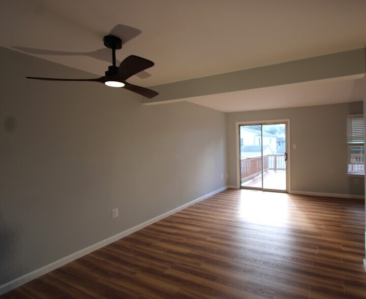 Building Photo - 7827 Hidden Creek Way