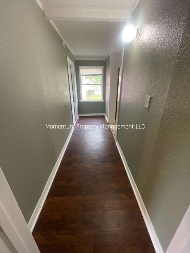 Building Photo - 1124 N Brunnell Pkwy