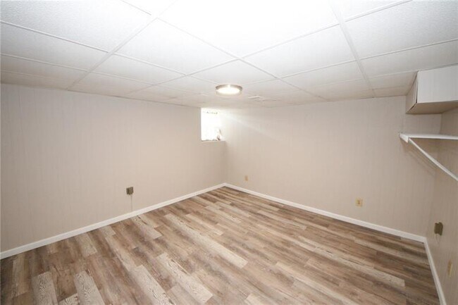 Building Photo - 840 Howard Ct SW