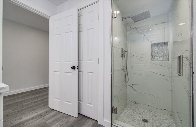 Building Photo - 619 River Plantation Dr