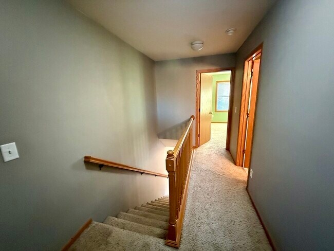 Building Photo - 721 Broderick Dr NE