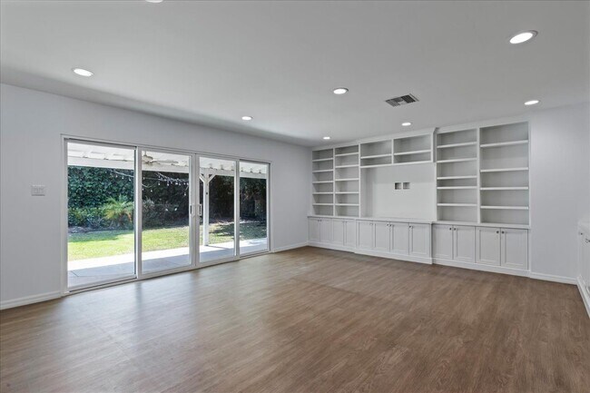 Building Photo - 706 Tufts Ave