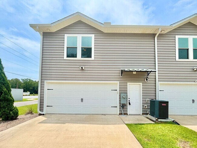 Building Photo - 5031 Peach Dr