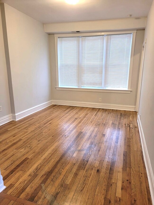 Building Photo - 1255 N Harding Ave