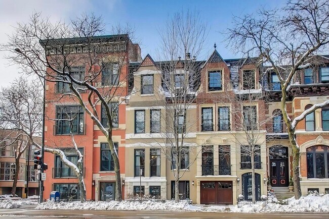 Building Photo - 1402 N La Salle Dr