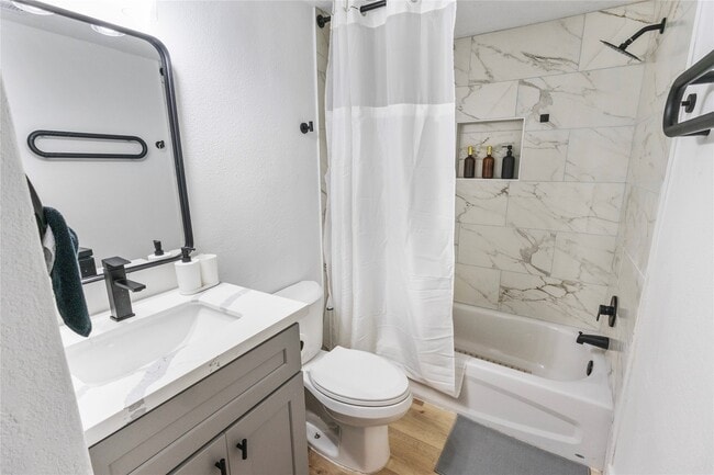 Building Photo - 2820 Blodgett St