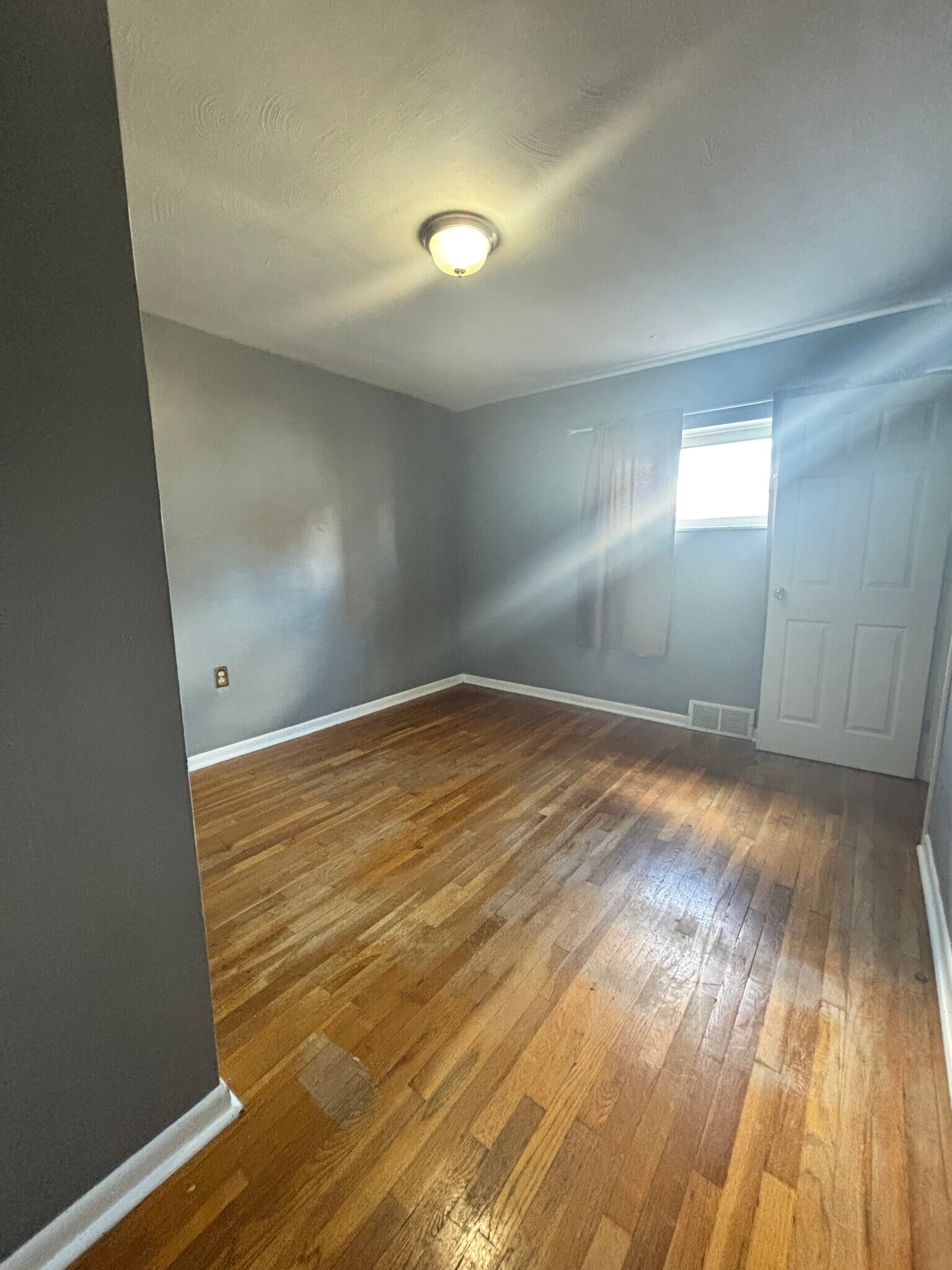 Building Photo - 1915 Jane St