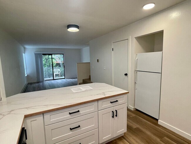 Building Photo - Fully updated/renovated unit NO GARAGE 1 B...