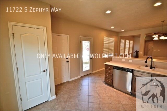 Building Photo - No Security Deposit Option! Amazing 3 Bedr...