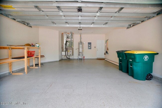 Building Photo - 6466 Ginnie Springs Rd