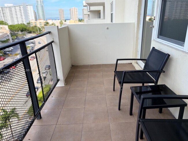 Building Photo - 401 Golden Isles Dr