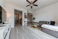 Building Photo - 533 NE 3rd Ave