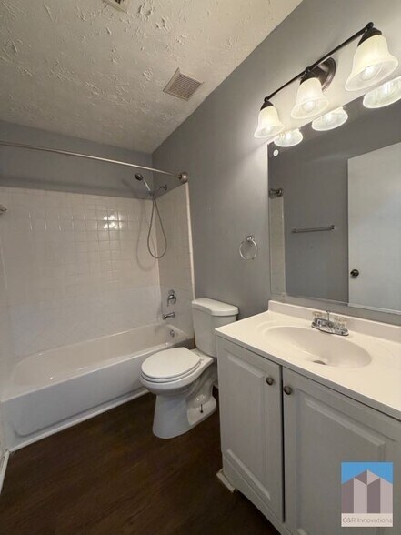 Building Photo - 804 Emerald Forest Cir