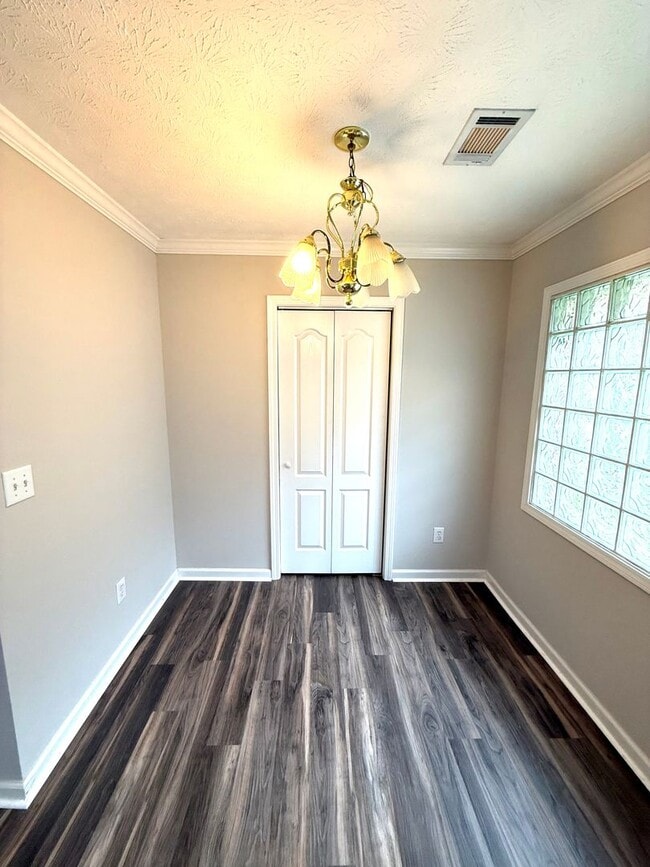 Building Photo - ** 3 Bed 2 Bath located in Thorington Trac...