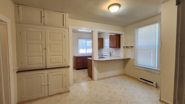 Building Photo - South Hill Home!! Coming Soon!