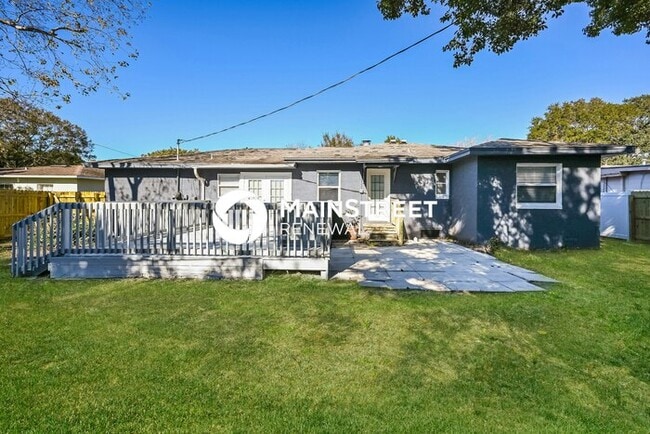 Building Photo - 3 Bedroom Pet-Friendly Home in St Petersburg, FL with Main Street Renewal