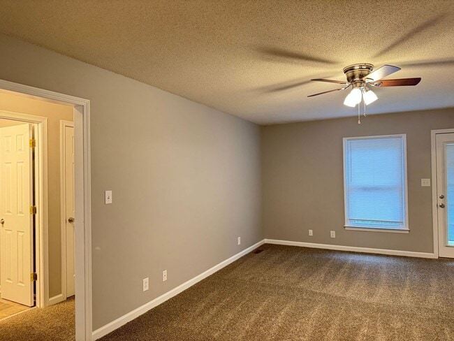 Building Photo - Sango! 3 Bed/2.5 Bath with unfinished basement! Great for Commuters to Nashville!