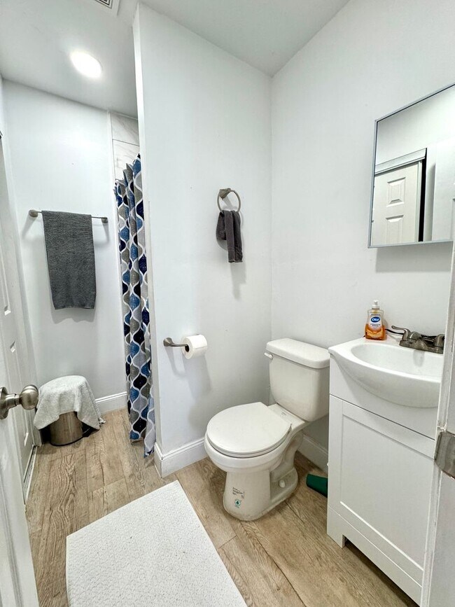 Building Photo - Charming Brick Ranch Near the Beach & Bases