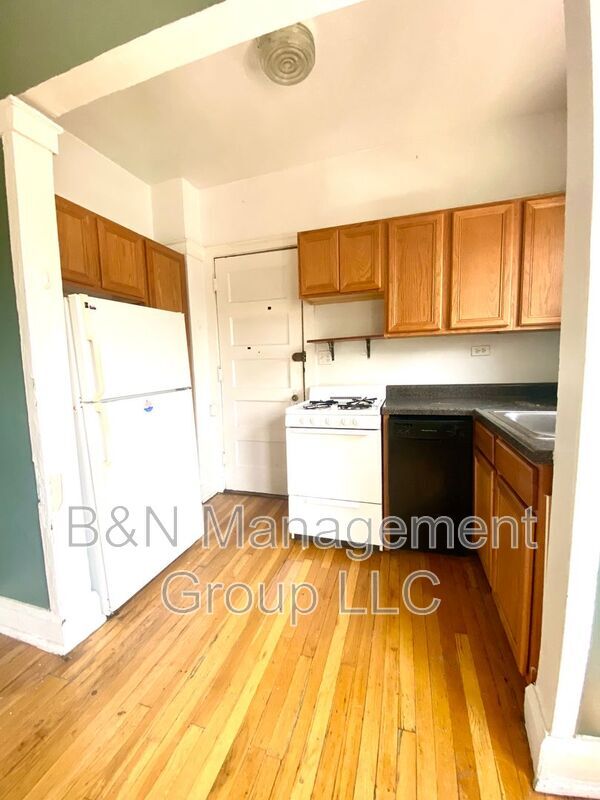 Building Photo - 1059 W Dakin St