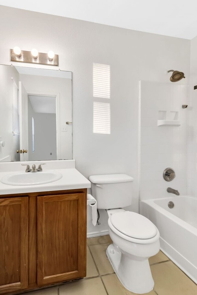 Building Photo - Charming 3 Bed, 2 Bath House with Serene Yard
