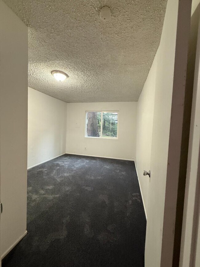 Building Photo - 767 Woodland Rd